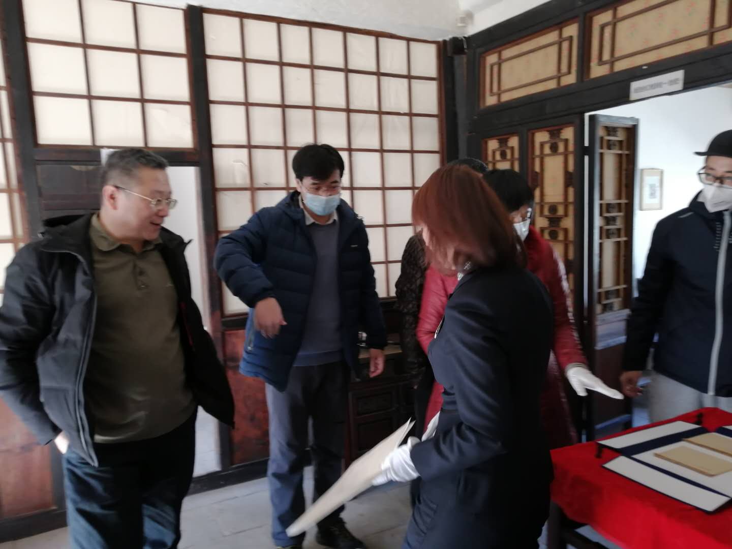 馆领导检查直播准备情况